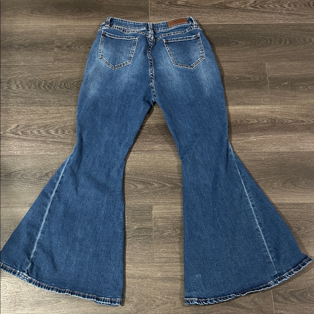 Rock & Roll Denim Women's Classic Blue Bell Bottom/Flared Stretch Jeans - Picture 4 of 8